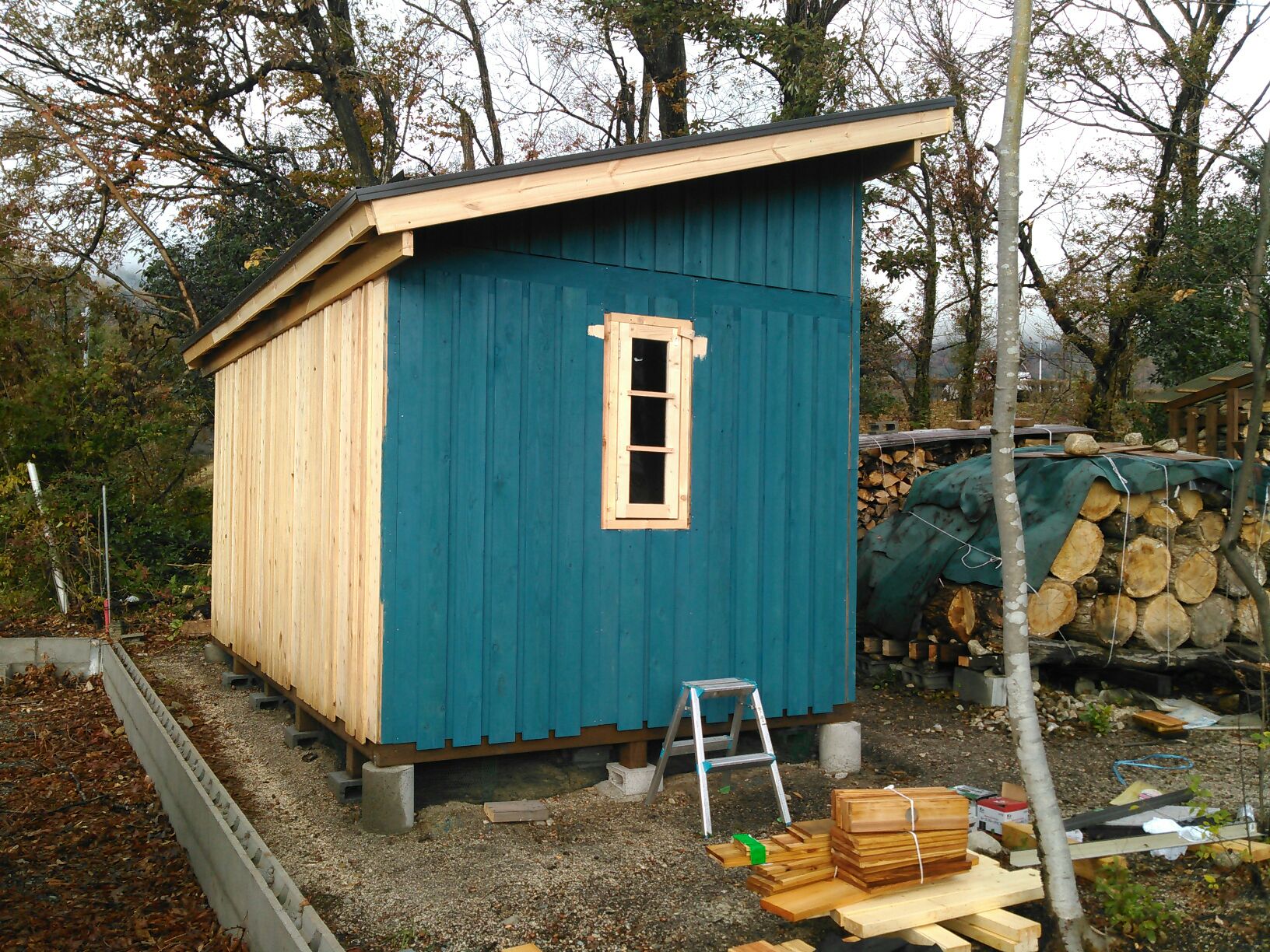 現場ブログ 片流れ屋根のタイニーハウス 小屋 作成中 有限会社アトリエエムズ